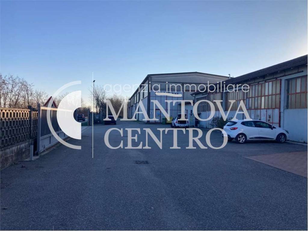 locale commerciale in vendita a Goito