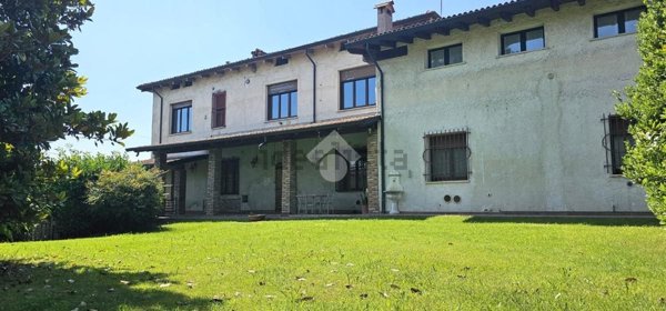 capannone in vendita a Goito
