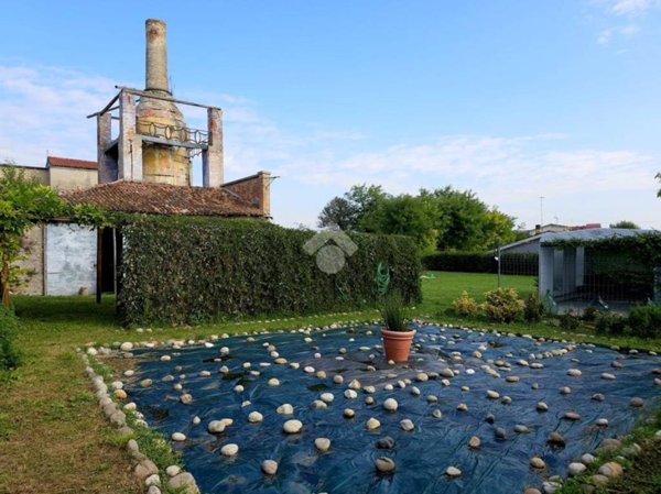 negozio in vendita a Goito