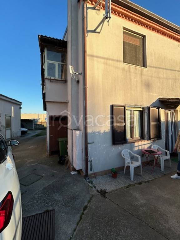 casa indipendente in vendita a Goito