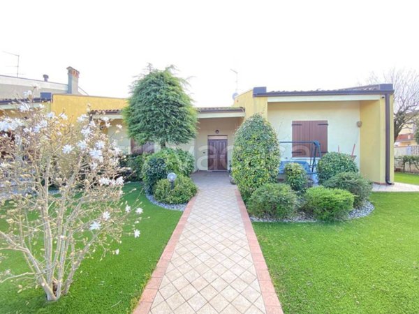 casa indipendente in vendita a Goito