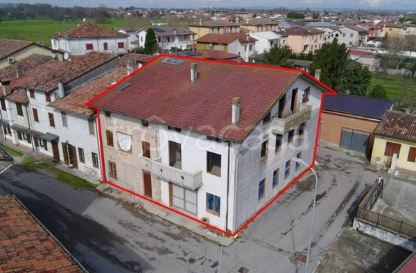 casa indipendente in vendita a Goito
