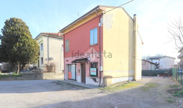 casa indipendente in vendita a Goito in zona Marsiletti