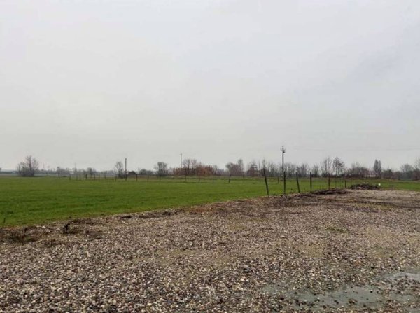 terreno edificabile in vendita a Goito in zona Calliera
