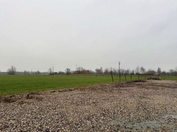 terreno edificabile in vendita a Goito in zona Calliera
