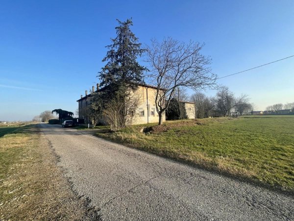 casa indipendente in vendita a Goito