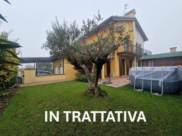 casa indipendente in vendita a Goito
