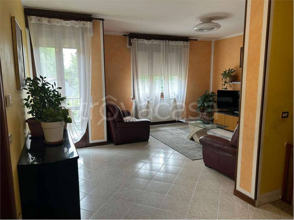 casa indipendente in vendita a Goito