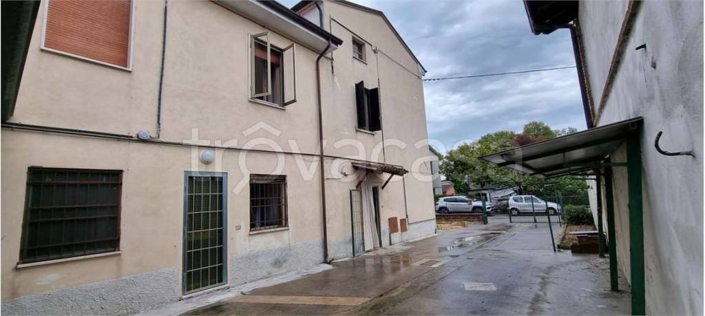 casa indipendente in vendita a Goito