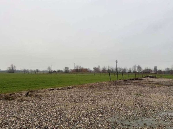 terreno edificabile in vendita a Goito in zona Sacca