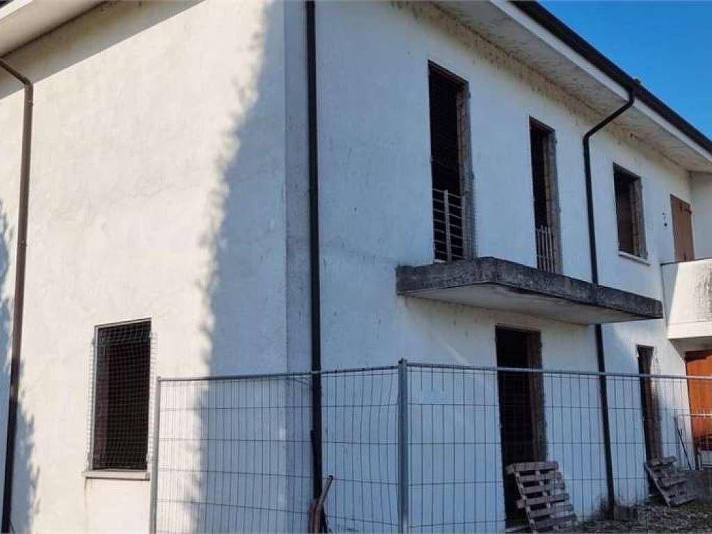 casa indipendente in vendita a Goito