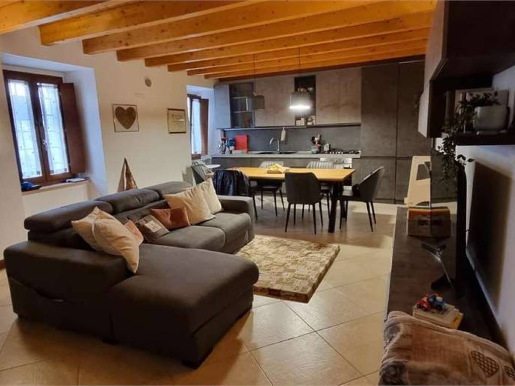 casa indipendente in vendita a Goito
