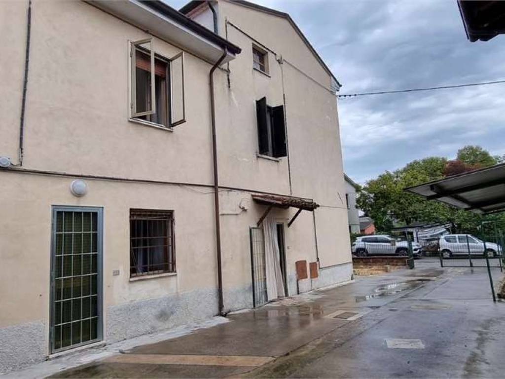 casa indipendente in vendita a Goito