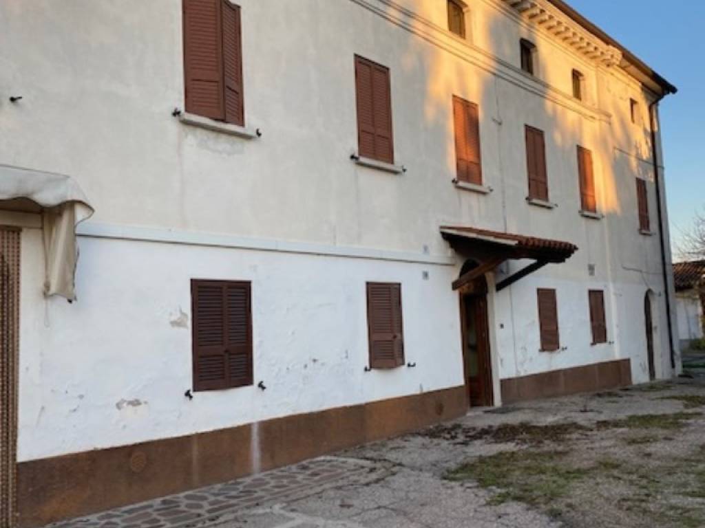 casa indipendente in vendita a Goito