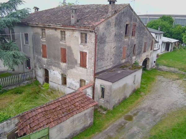 rudere in vendita a Goito