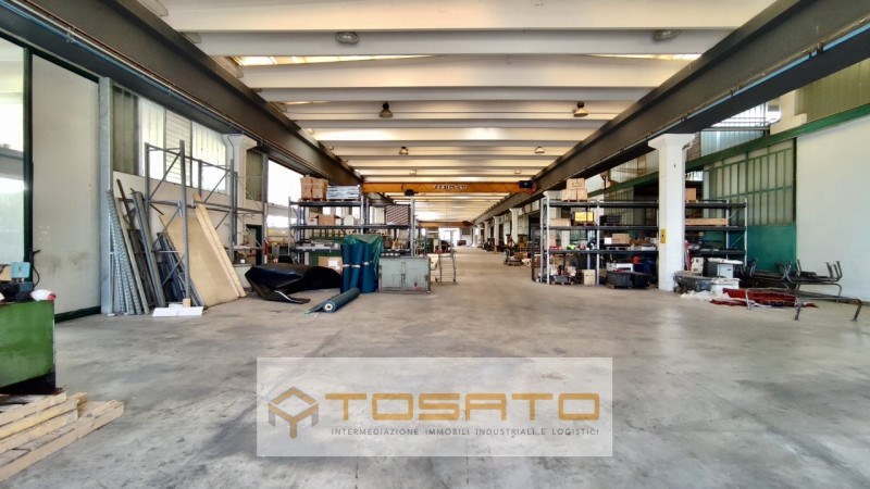 locale commerciale in vendita a Goito