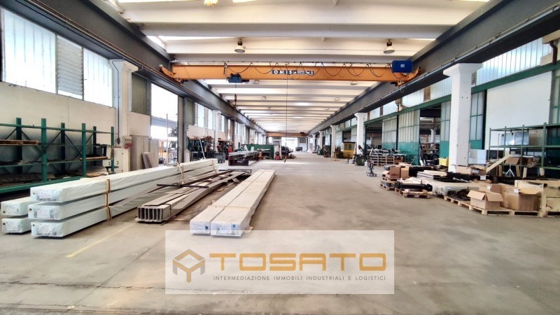 locale commerciale in vendita a Goito