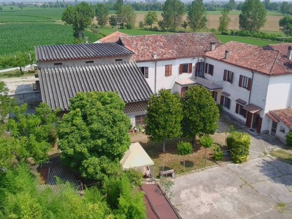 casa indipendente in vendita a Goito