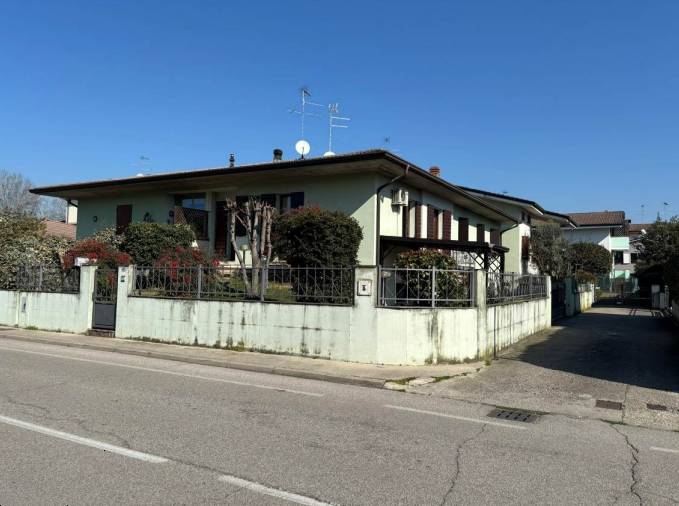casa indipendente in vendita a Goito