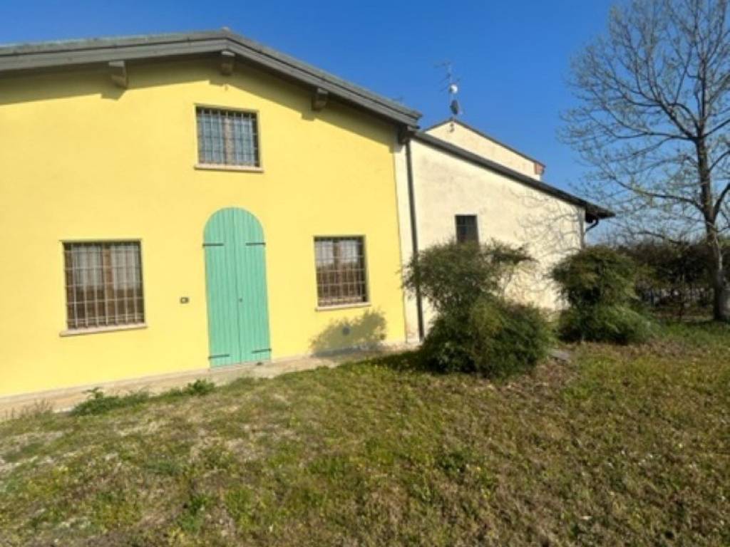 casa indipendente in vendita a Goito