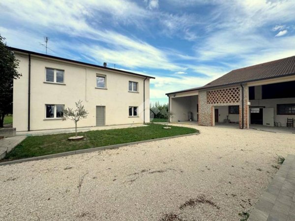 casa indipendente in vendita a Goito