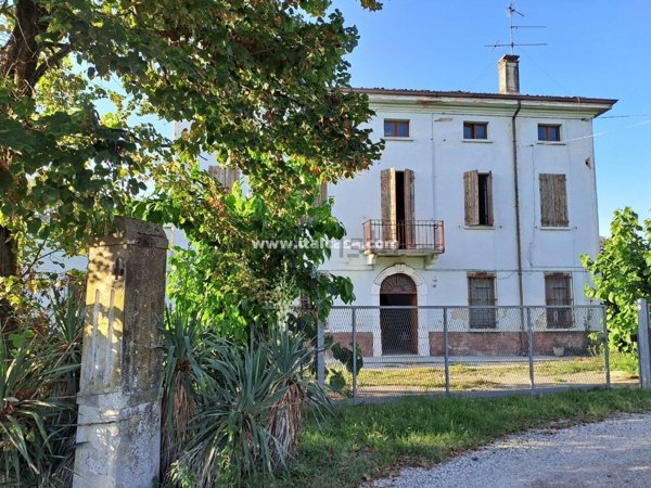 casa indipendente in vendita a Goito