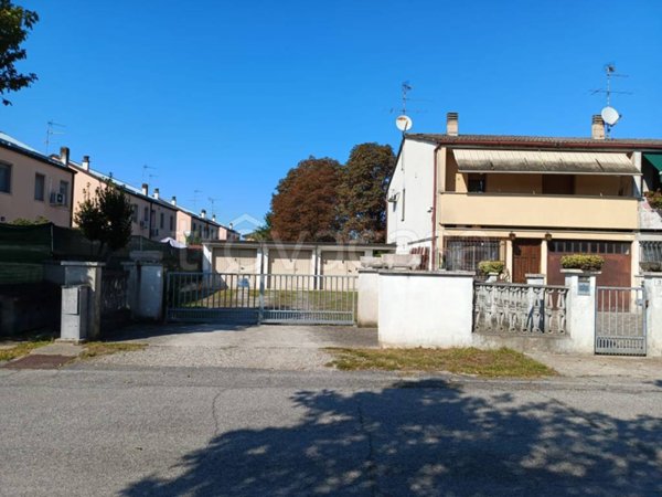 casa indipendente in vendita a Goito