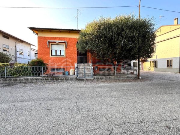 casa indipendente in vendita a Goito in zona Solarolo