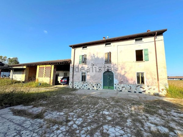 casa indipendente in vendita a Goito