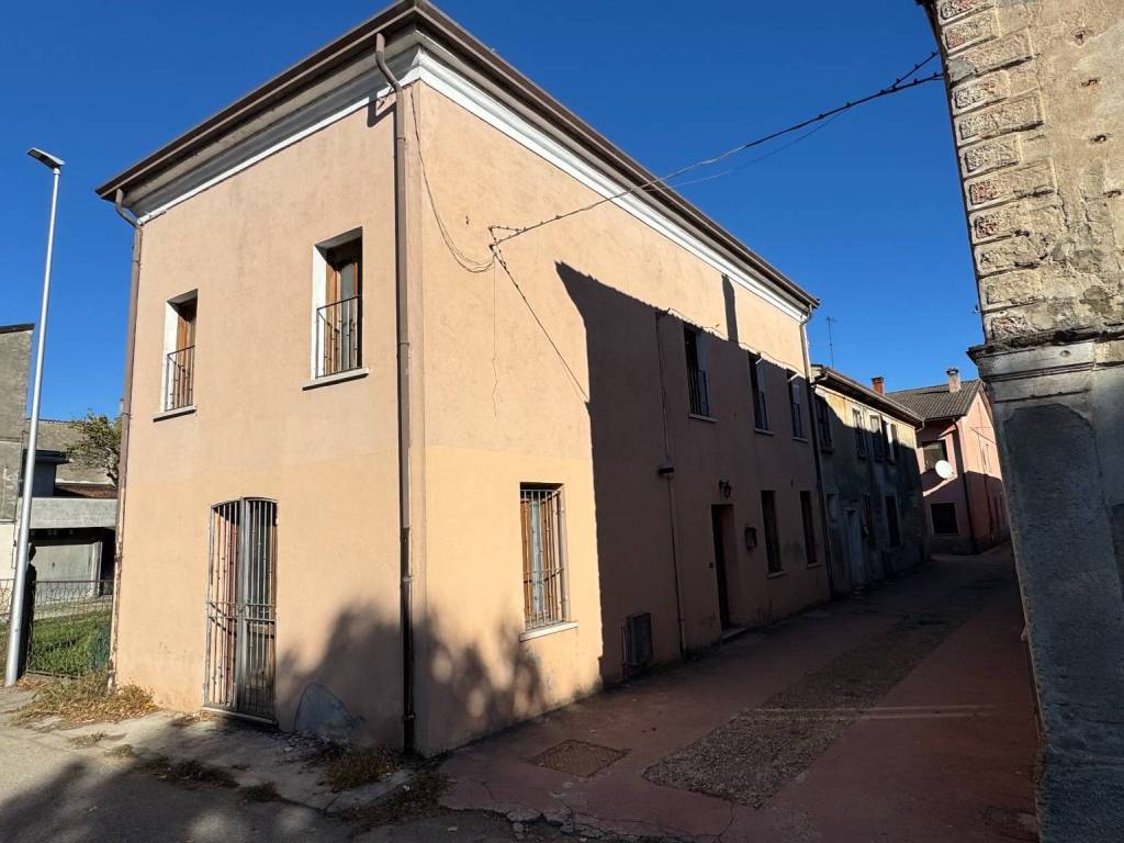 casa indipendente in vendita a Goito in zona Solarolo