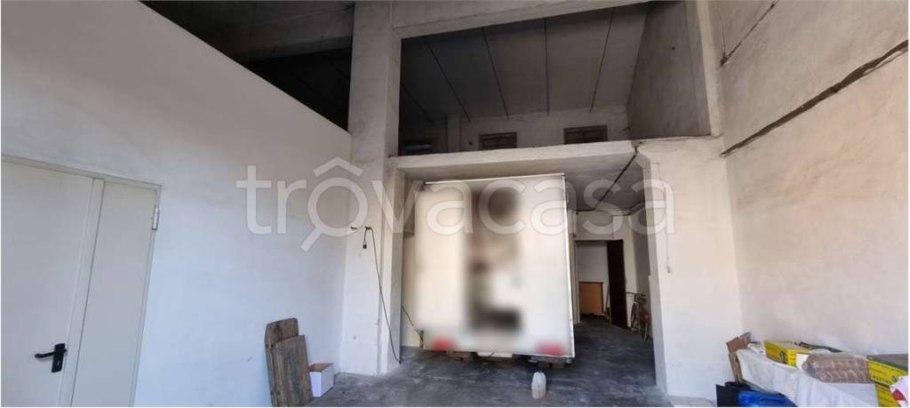 locale di sgombero in vendita a Goito