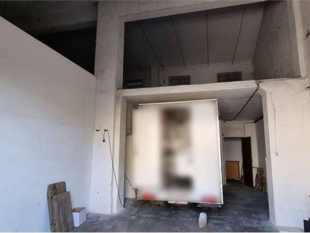 locale commerciale in vendita a Goito