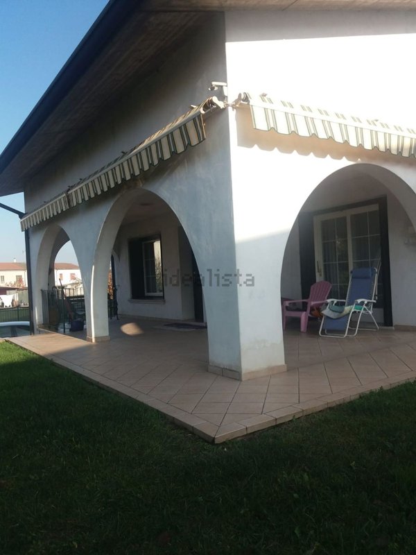 casa indipendente in vendita a Goito