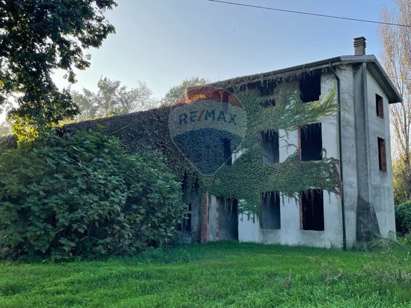 casale in vendita a Goito