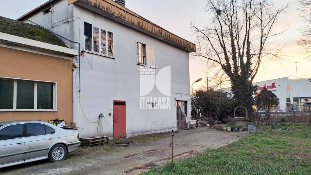 casa indipendente in vendita a Goito