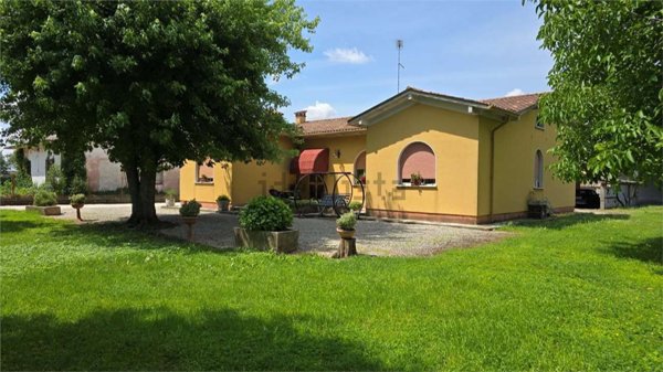 casa indipendente in vendita a Goito in zona Cerlongo