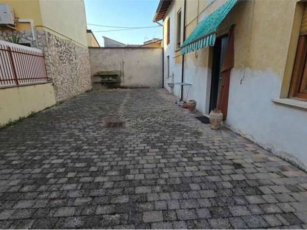 casa indipendente in vendita a Goito