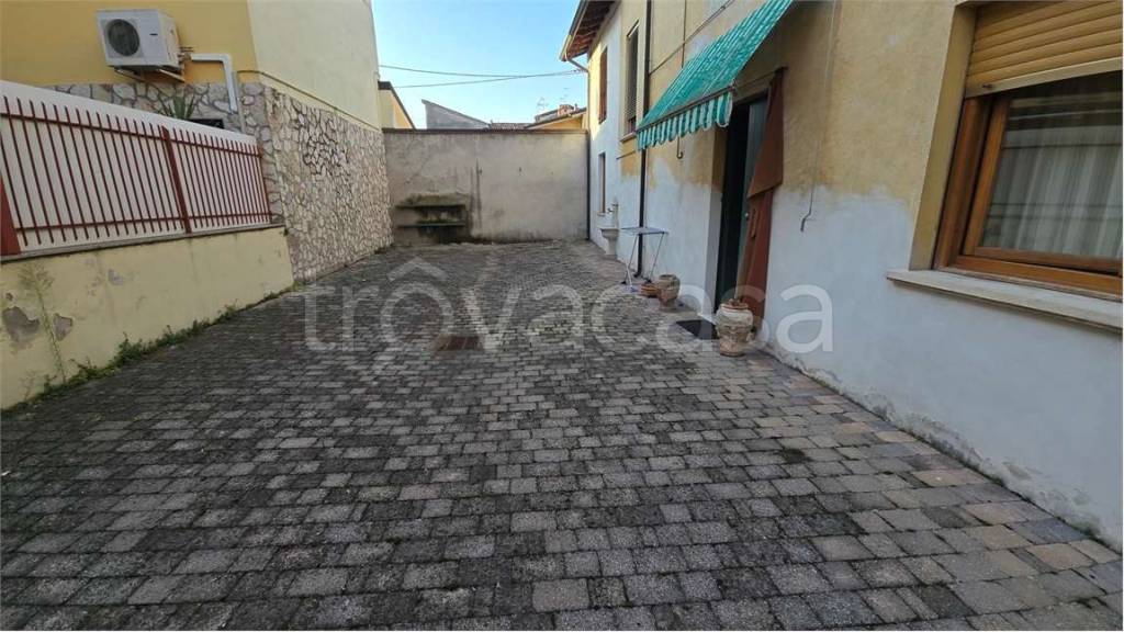 casa indipendente in vendita a Goito