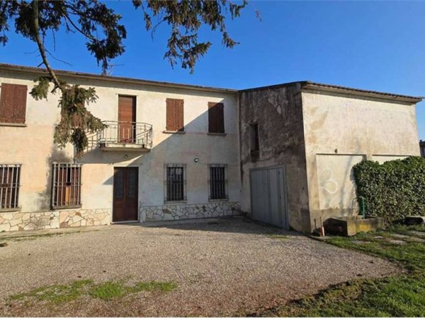 casa indipendente in vendita a Goito in zona Cerlongo