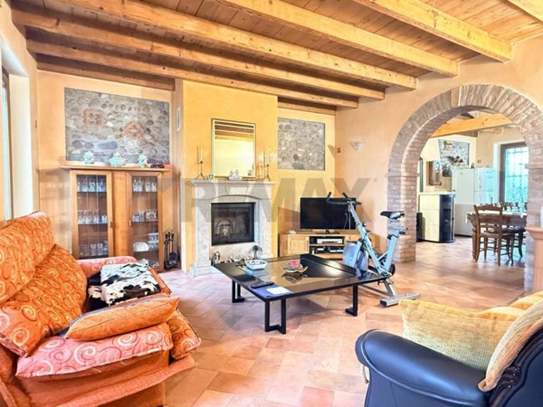 casa indipendente in vendita a Goito