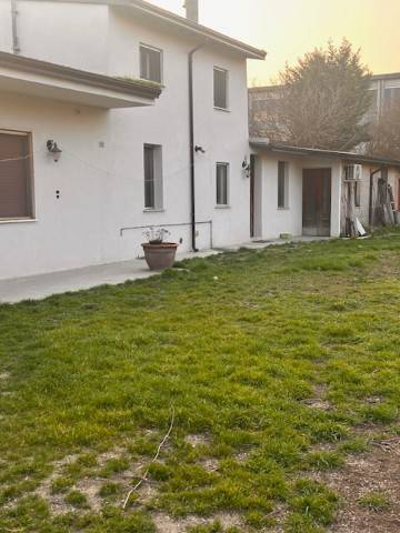 casa indipendente in vendita a Goito in zona Solarolo