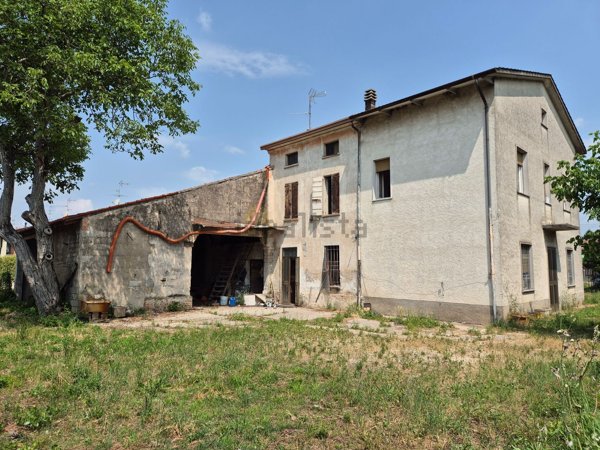 casa indipendente in vendita a Goito in zona Vasto