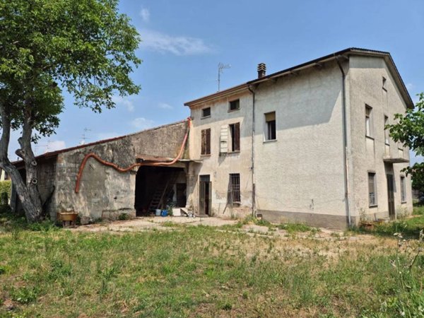 casa indipendente in vendita a Goito in zona Vasto