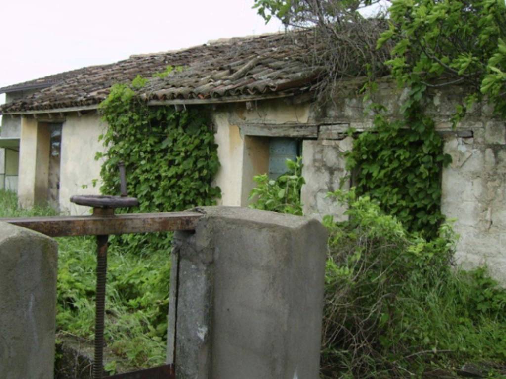 locale commerciale in vendita a Goito in zona Sacca