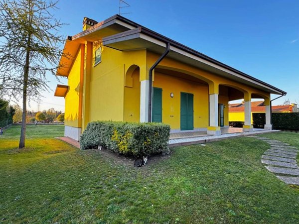 casa indipendente in vendita a Goito