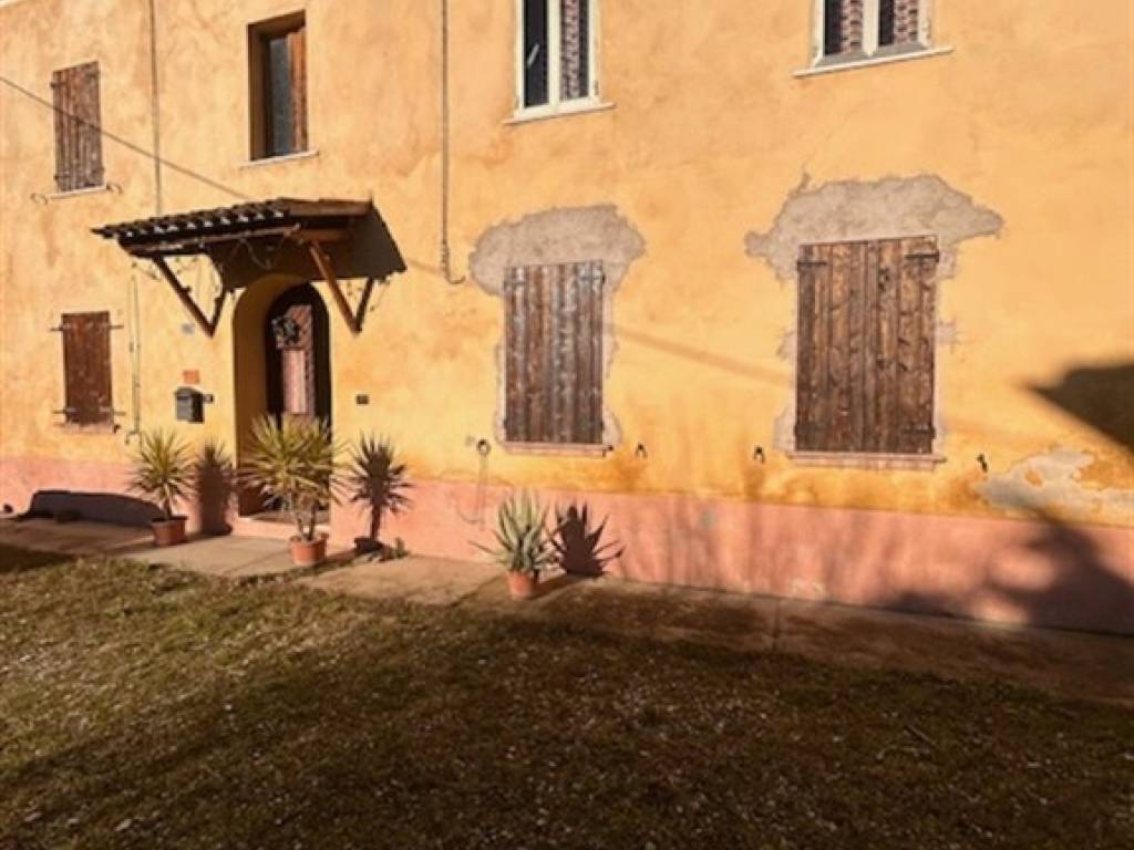 casa indipendente in vendita a Goito in zona Solarolo