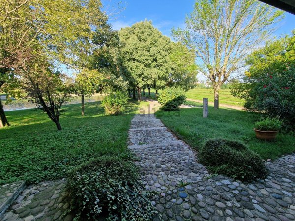 casa indipendente in vendita a Goito