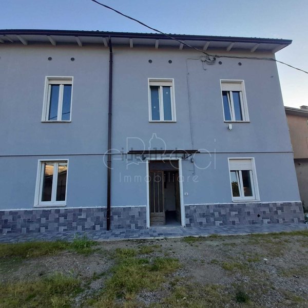 casa indipendente in vendita a Goito