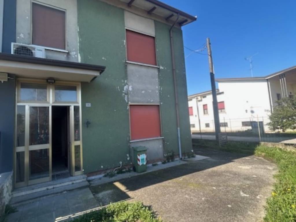 casa indipendente in vendita a Goito in zona Solarolo