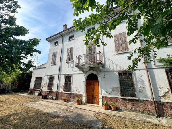 casa indipendente in vendita a Goito